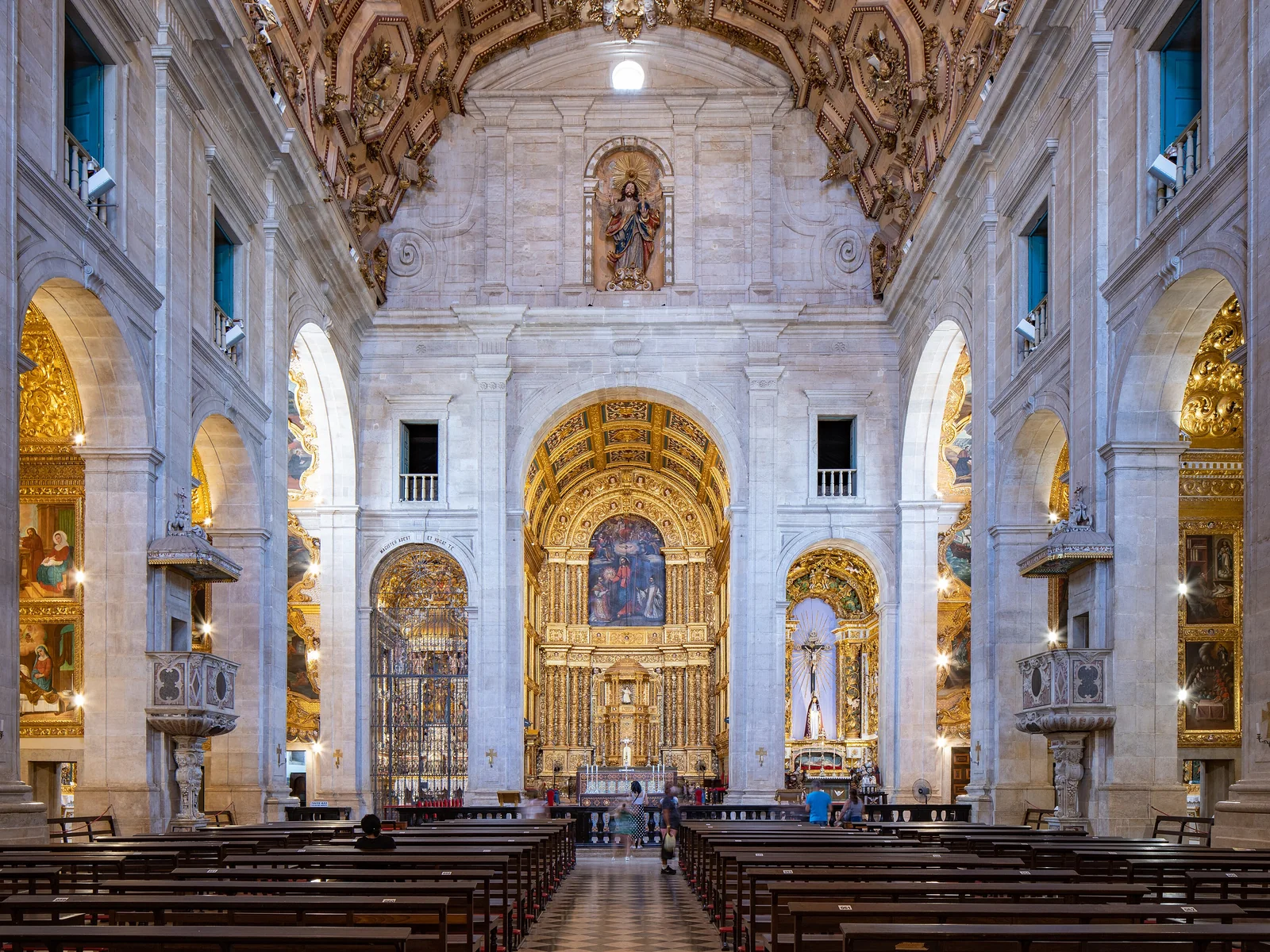 Catedral Basílica de Salvador Nave 2021-6674.jpg