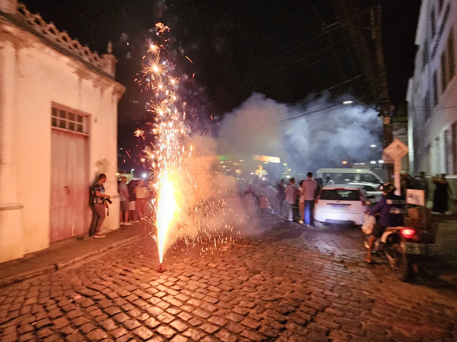 Fogos de artifício nas festividades da Independência da Bahia em Cachoeira.jpg