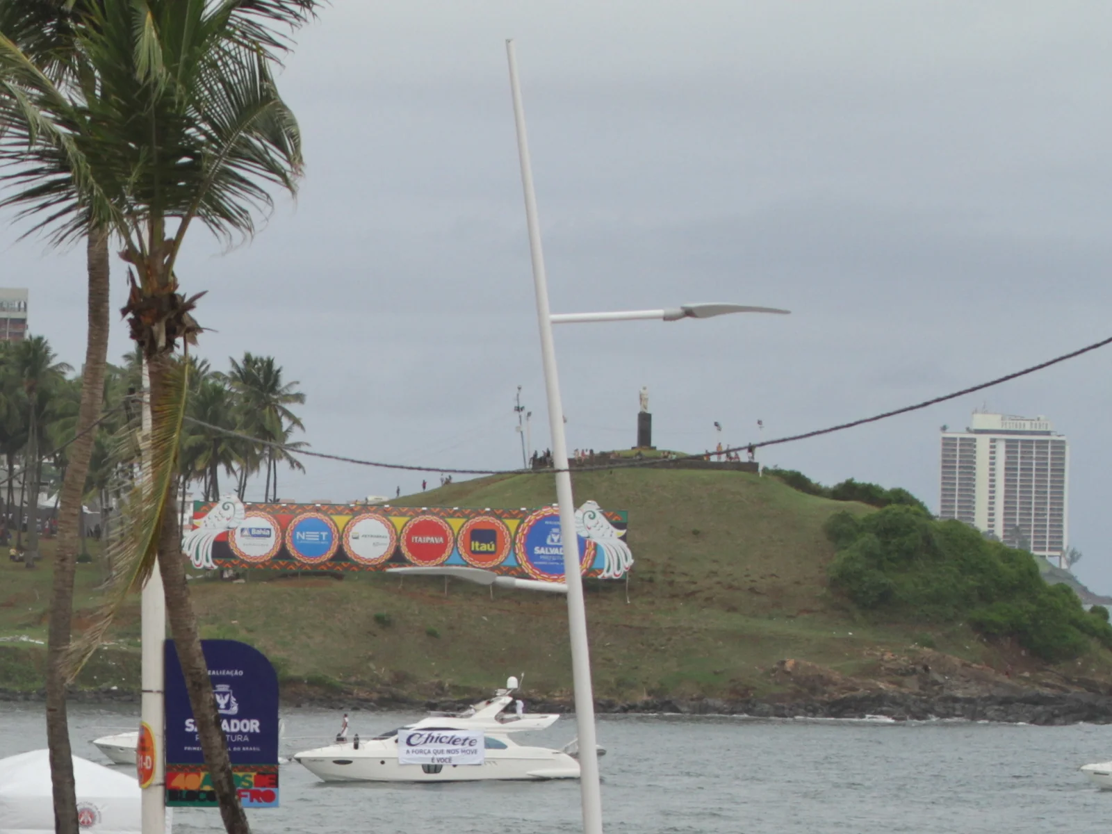 Morro do Cristo, circuito Barra-Ondina, no carnaval de 2014.jpg