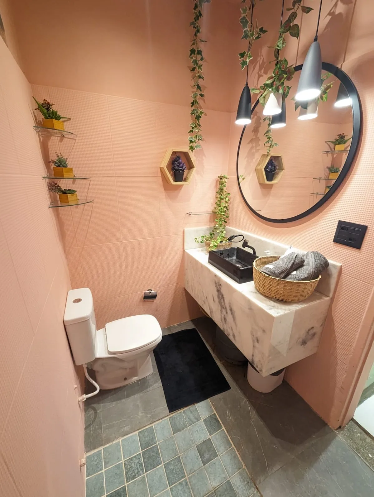 Banheiro completo — Loft histórico ao lado do Elevador Lacerda, Salvador, Bahia