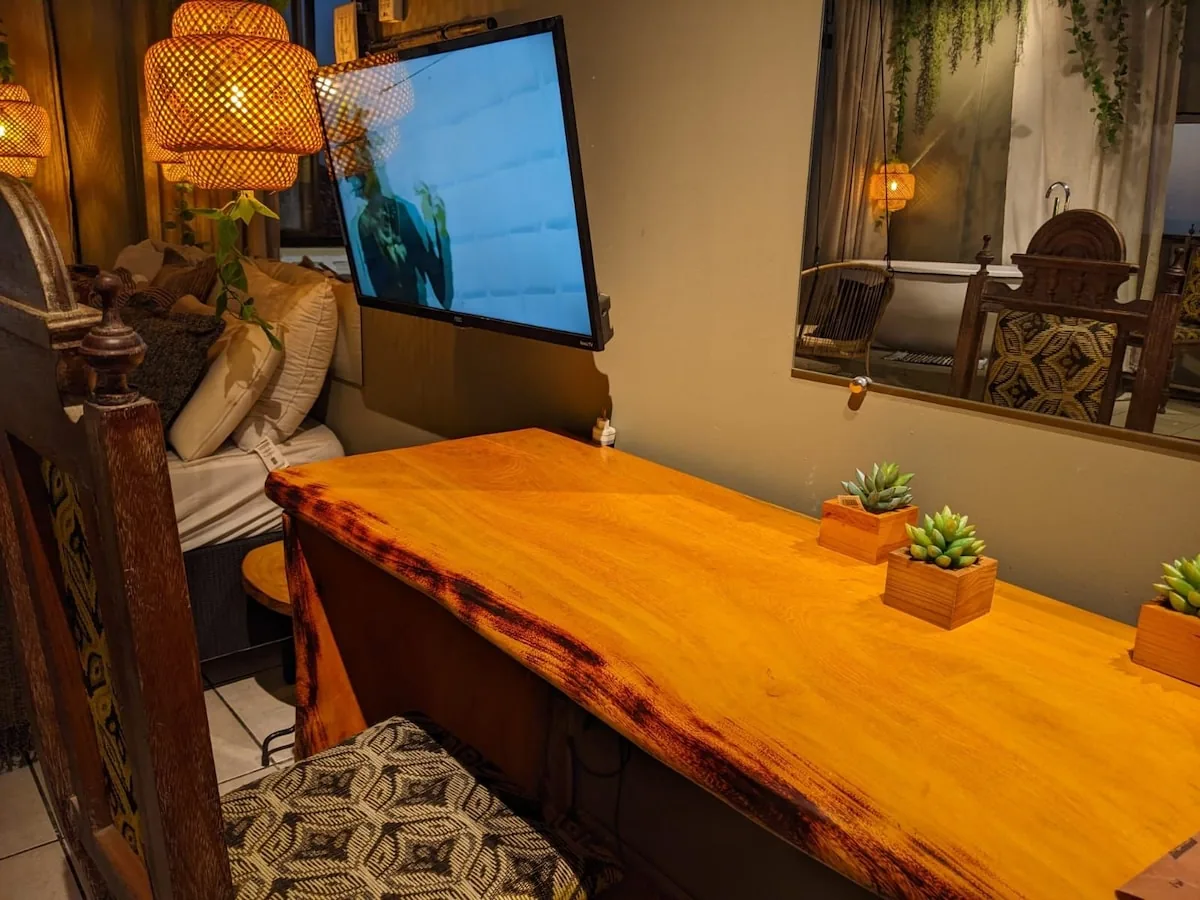 Área de jantar — Vista do Elevador e Mar + Jacuzzi, Salvador, Bahia