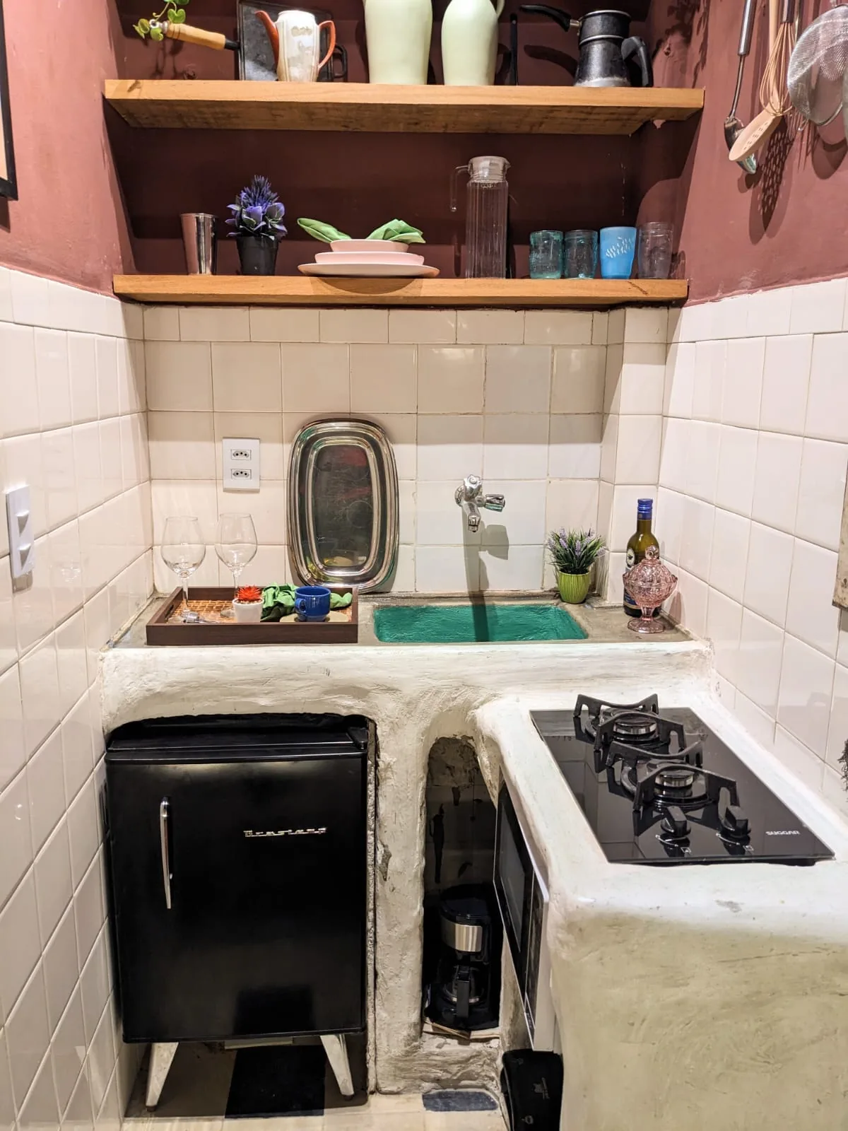 Cozinha completa — Suite Colonial — Perto do Elevador e Hotel Fasano, Salvador, Bahia