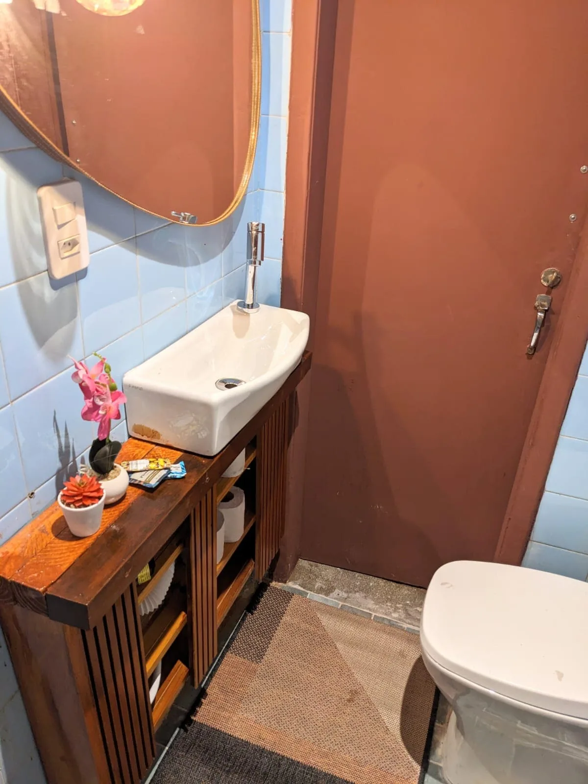 Banheiro completo — Suite Colonial — Perto do Elevador e Hotel Fasano, Salvador, Bahia